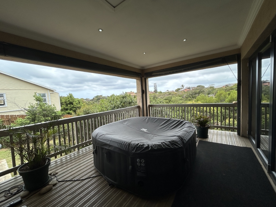 2 Bedroom Property for Sale in Wavecrest Eastern Cape